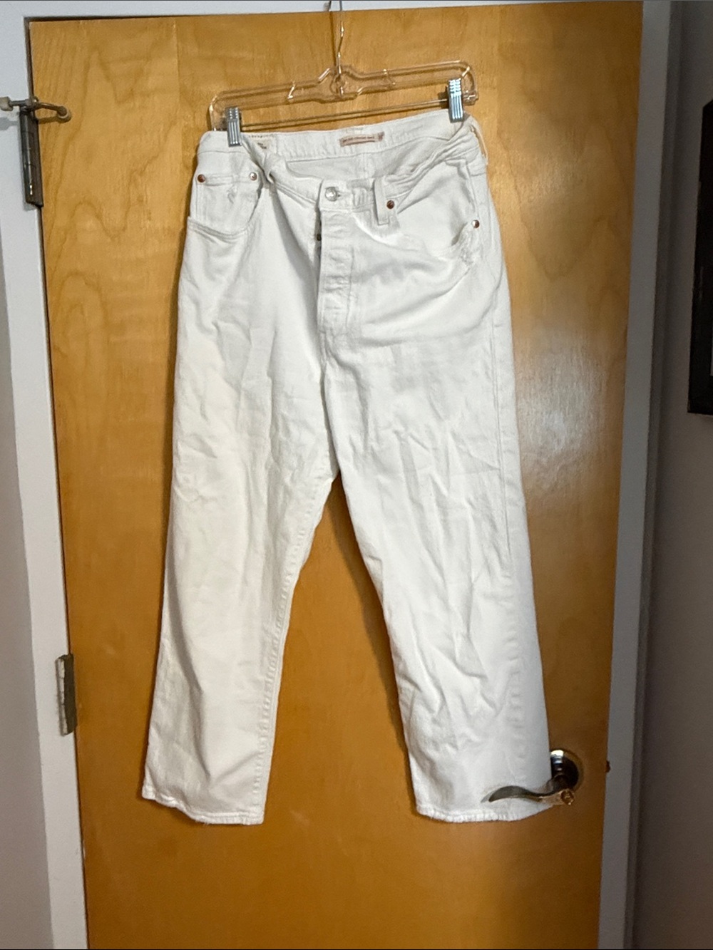white levi’s ribcage straight ankle jeans  size 32